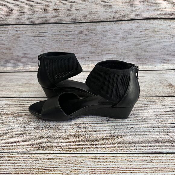 Vera Wang "redfree” black sandals, size 6 with stretchy ankle strap - Picture 5 of 7